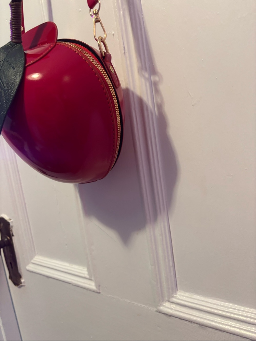 Red Apple Crossbody Bag with Green Leaf Accent NWOT - Picture 2 of 6